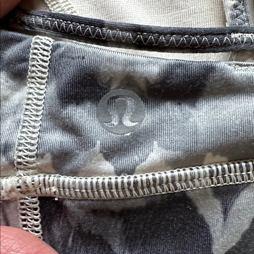 Lululemon Straight Up Bra, Ghost Weave White Black, size 4 - Picture 3 of 7